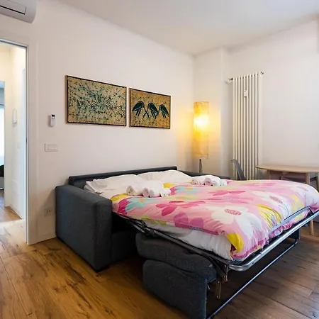 Modern Grey Flat In Apartamento Verona