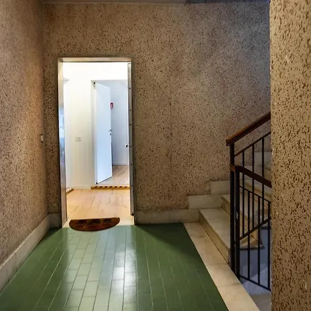 Apartamento Modern Grey Flat In