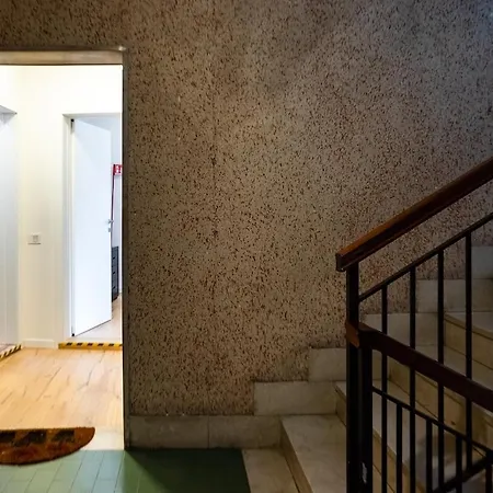 Apartamento Modern Grey Flat In *